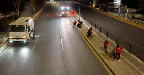 El Gobierno Municipal de San Luis Potosí intensifica la limpieza nocturna en Avenida Salvador Nava Martínez