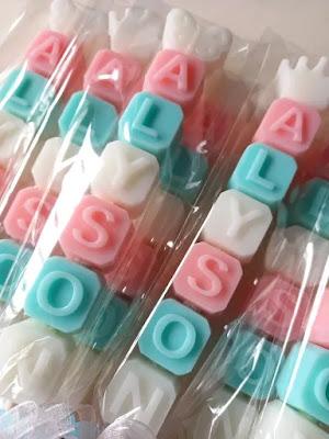 Brochetas jabones personalizados comuniones