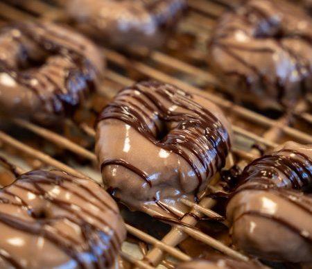 Cinco pastelerías emblemáticas para tomar ‘otras’ rosquillas madrileñas