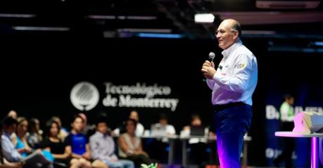 Enrique Galindo detalla ambicioso programa de obra pública en Foro del Tec de Monterrey