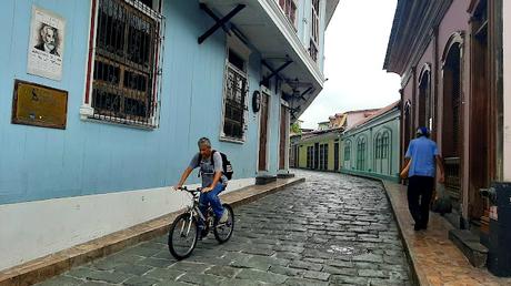 ECUADOR :  GUAYAQUIL Y EL BARRIO DE PEÑAS