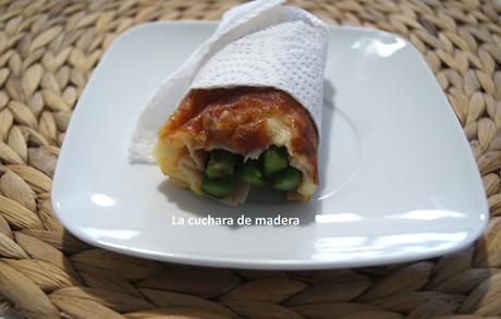 ROLLO DE QUESO Y ESPARRAGOS VERDES ROLLO DE QUESO Y ESPARRAGOS VERDES