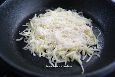 ROLLO DE QUESO Y ESPARRAGOS VERDES ROLLO DE QUESO Y ESPARRAGOS VERDES