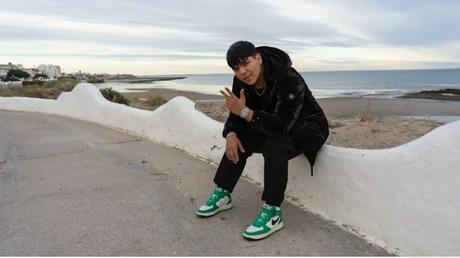 Tiene 17 años, es de San Antonio y lo contrató Universal Music: «Mi reggaetón irá de La Patagonia al mundo» Tiene 17 años, es de San Antonio y lo contrató Universal Music: «Mi reggaetón irá de La Patagonia al mundo»