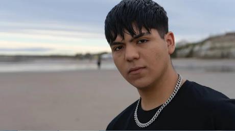 Tiene 17 años, es de San Antonio y lo contrató Universal Music: «Mi reggaetón irá de La Patagonia al mundo»