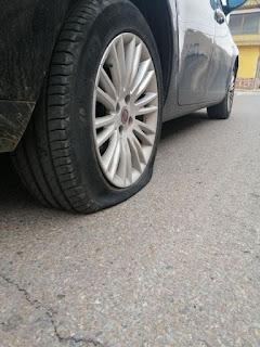 Reparar pinchazo coche: Guía paso a paso para reparar tu neumático de coche Reparar pinchazo coche: Guía paso a paso para reparar tu neumático de coche