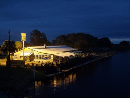 Lone Cabbage Camp de noche