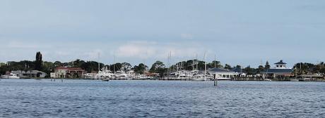 Vista del Indian River desde el continente. De fondo, Merritt Island