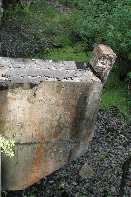 Restos de viejos puentes ferroviarios Restos de viejos puentes ferroviarios