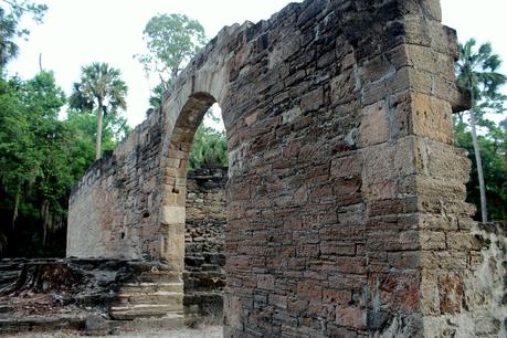 En las ruinas del Cruger DePeyster Sugar Mill