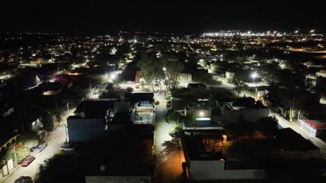 Modernización del alumbrado público en la Capital genera ahorros significativos y mejora la seguridad