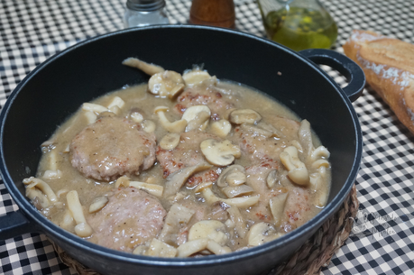 Hamburguesas con salsa de champiñones Hamburguesas con salsa de champiñones