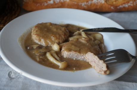 Hamburguesas con salsa de champiñones Hamburguesas con salsa de champiñones