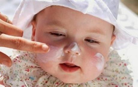 5 beneficios del protector solar para niños