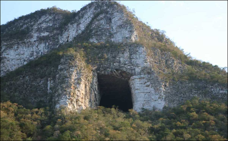 LA CUEVA DE LOS MURCIELAGOS O LA MODA ATEMPORAL DE LA PREHISTORIA. LA CUEVA DE LOS MURCIELAGOS O LA MODA ATEMPORAL DE LA PREHISTORIA.