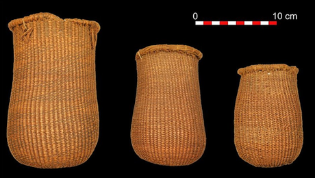 LA CUEVA DE LOS MURCIELAGOS O LA MODA ATEMPORAL DE LA PREHISTORIA. LA CUEVA DE LOS MURCIELAGOS O LA MODA ATEMPORAL DE LA PREHISTORIA.