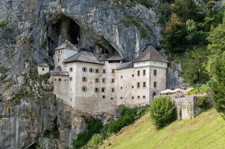 Guía completa: Cueva Postojna y Castillo Predjama, visita, entradas y experiencia