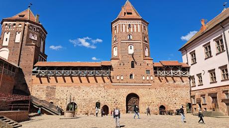 LOS CASTILLOS DE MIR Y NIASVIZN LOS CASTILLOS DE MIR Y NIASVIZN