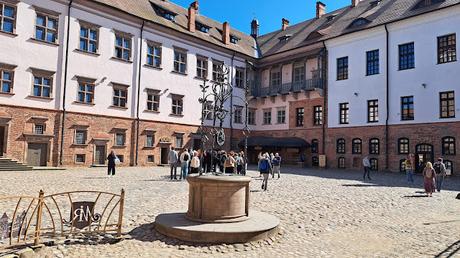 LOS CASTILLOS DE MIR Y NIASVIZN LOS CASTILLOS DE MIR Y NIASVIZN