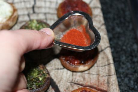 APERITIVO FÁCIL DE CHAMPIÑONES {CON SOBRASADA, QUESO, PEREJIL Y AJO}