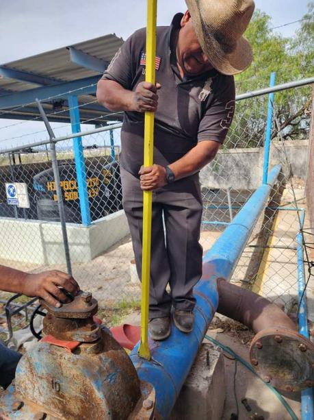 Interapas realiza mantenimiento en el rebombeo «Balcones del Valle» para mejorar el suministro de agua