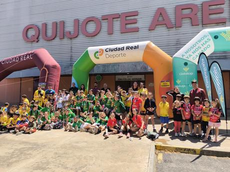 El Circuito Pitufos Minibalonmano reúne a cerca de 200 niños en el Quijote Arena de Ciudad Real
