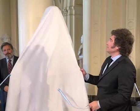 SOBRE BUSTOS NO HAY NADA ESCRITO