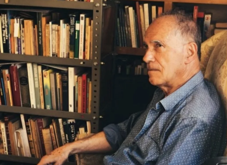 Luis Raluy en su Biblioteca 