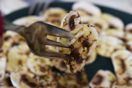 Carpaccio de champiñones con trufa rallada Carpaccio de champiñones con trufa rallada