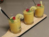 POLOS DE KIWI Y MANZANA - BATIDO LLENO DE VITAMINAS. DOS EN UNO POLOS DE KIWI Y MANZANA - BATIDO LLENO DE VITAMINAS. DOS EN UNO
