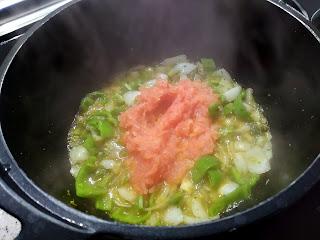 TACOS DE ATÚN ROJO A LA ROTEÑA CON COMINO. TACOS DE ATÚN ROJO A LA ROTEÑA CON COMINO.