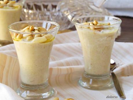 Crema de berenjena y cebolla  con piñones