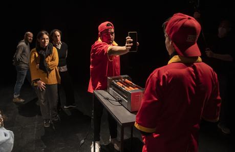 GAM: Obra propone buscar a su protagonista no-mirar_01