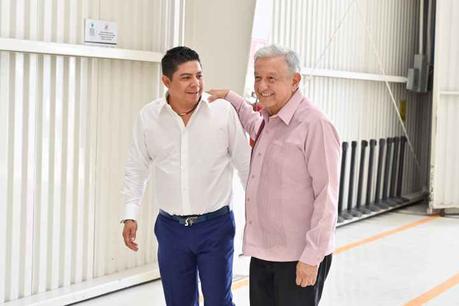 AMLO supervisa la modernización del Hospital General de Ríoverde