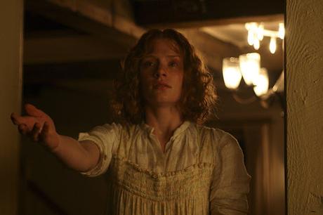 CRÍTICA THE VILLAGE (2004), POR ALBERT GRAELLS CRÍTICA THE VILLAGE (2004), POR ALBERT GRAELLS