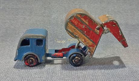 Dennis Tippax, un camión recolector de basura de Matchbox Dennis Tippax, un camión recolector de basura de Matchbox