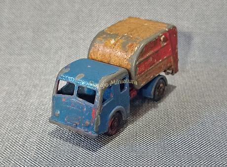 Dennis Tippax, un camión recolector de basura de Matchbox Dennis Tippax, un camión recolector de basura de Matchbox