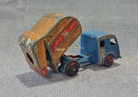 Dennis Tippax, un camión recolector de basura de Matchbox Dennis Tippax, un camión recolector de basura de Matchbox