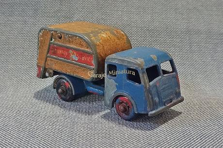 Dennis Tippax, un camión recolector de basura de Matchbox Dennis Tippax, un camión recolector de basura de Matchbox