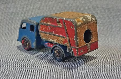 Dennis Tippax, un camión recolector de basura de Matchbox Dennis Tippax, un camión recolector de basura de Matchbox