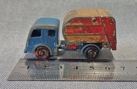 Dennis Tippax, un camión recolector de basura de Matchbox Dennis Tippax, un camión recolector de basura de Matchbox