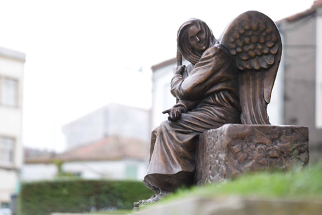 Un ángel en el Camino de Santiago ( arte)