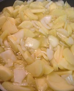 TORTILLA DE PATATAS DE CEPS, BUTIFARRA NEGRA , QUESO Y TRUFA