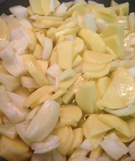 TORTILLA DE PATATAS DE CEPS, BUTIFARRA NEGRA , QUESO Y TRUFA