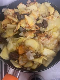 TORTILLA DE PATATAS DE CEPS, BUTIFARRA NEGRA , QUESO Y TRUFA