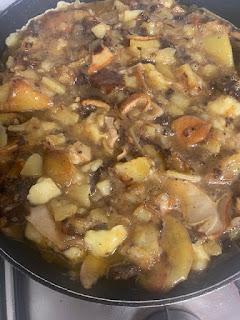 TORTILLA DE PATATAS DE CEPS, BUTIFARRA NEGRA , QUESO Y TRUFA