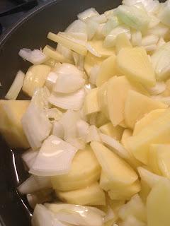 TORTILLA DE PATATAS DE CEPS, BUTIFARRA NEGRA , QUESO Y TRUFA