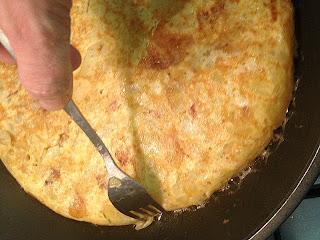 TORTILLA DE PATATAS DE CEPS, BUTIFARRA NEGRA , QUESO Y TRUFA