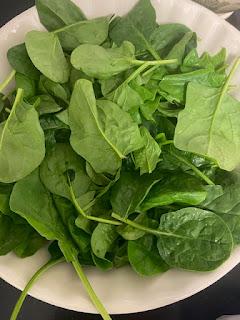 ENSALADA DE MELOCOTÓN Y BURRATA ENSALADA DE MELOCOTÓN Y BURRATA