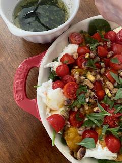 ENSALADA DE MELOCOTÓN Y BURRATA ENSALADA DE MELOCOTÓN Y BURRATA